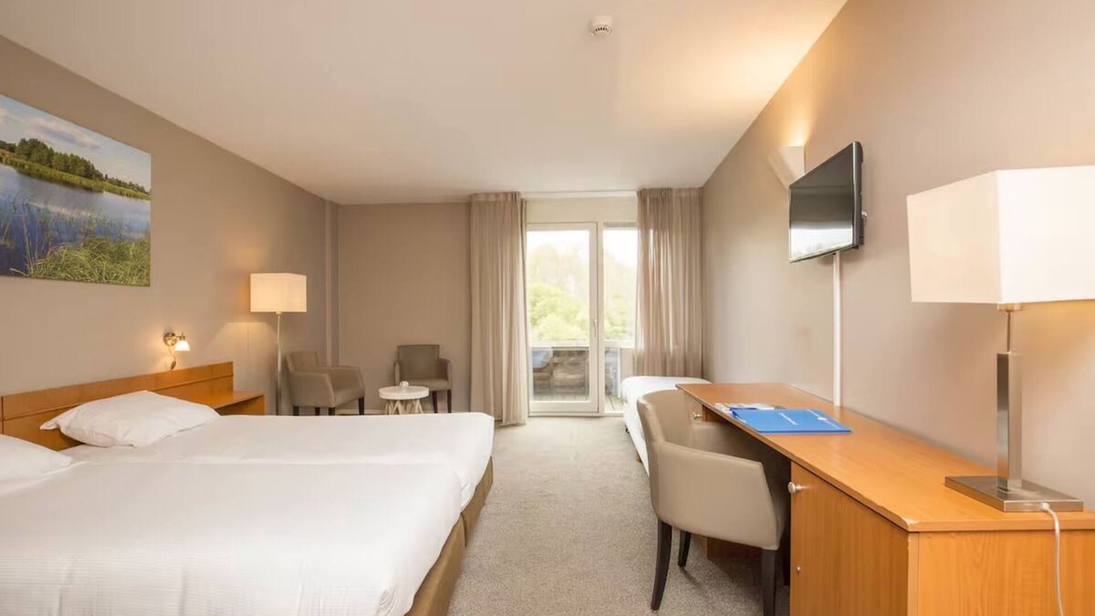 Velsen-Zuid Hotel | Comfort and Serenity Await with Free Parking, Beautiful Views, & On-Site Dining