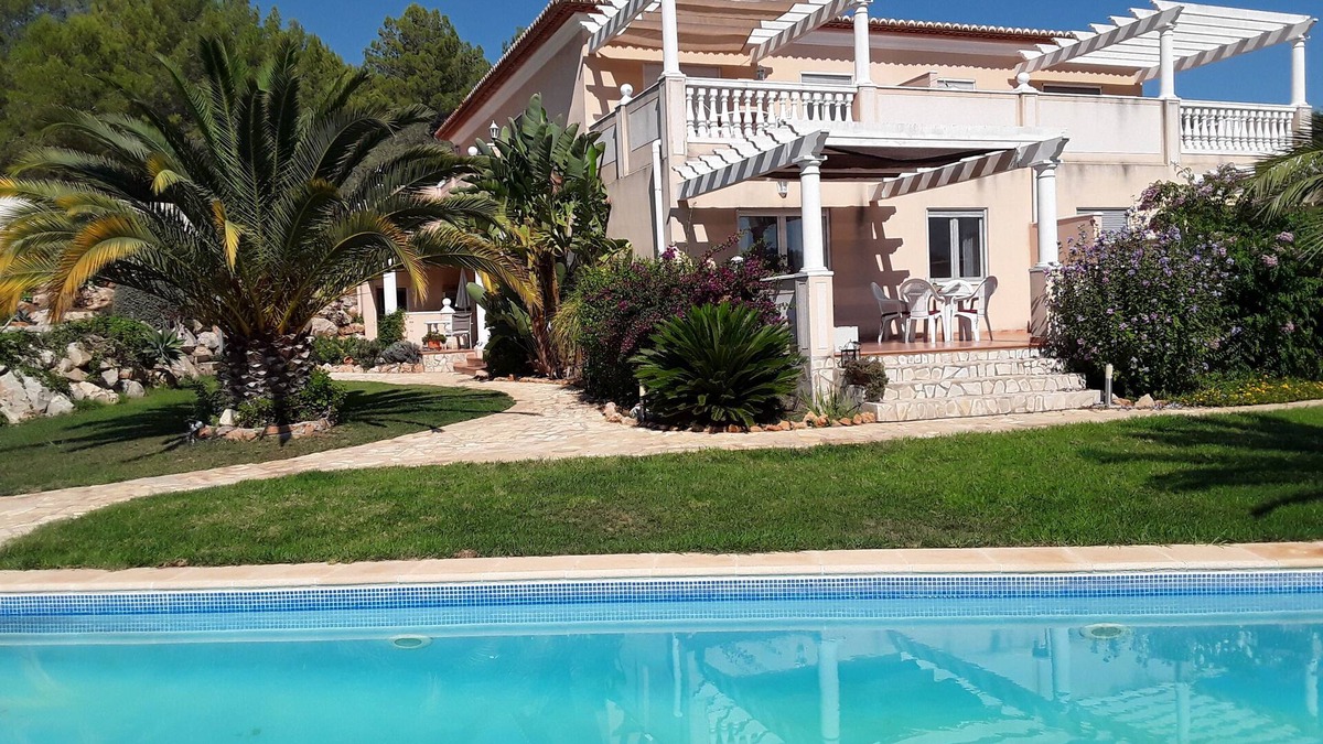 Lliber Apartment | Comfort apartment with terrace by the pool