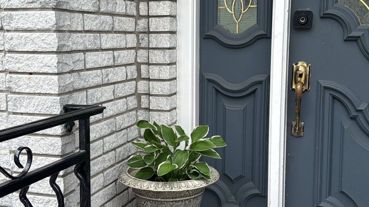 Ironbound District Apartment | Comfort apartment near Newark Airport with fitness room and AC in the ironbound.