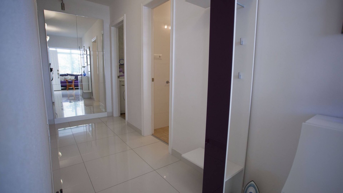 Vrpolje Apartment | Comfort Apartment with Terrace (5 - 6 Adults)