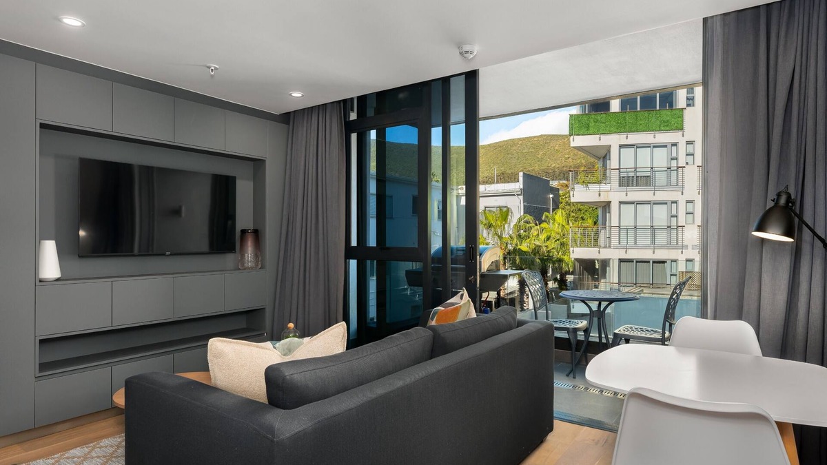 Sea Point Apartment | Comfort at The Avant with Pool and Braai @ Sea Point