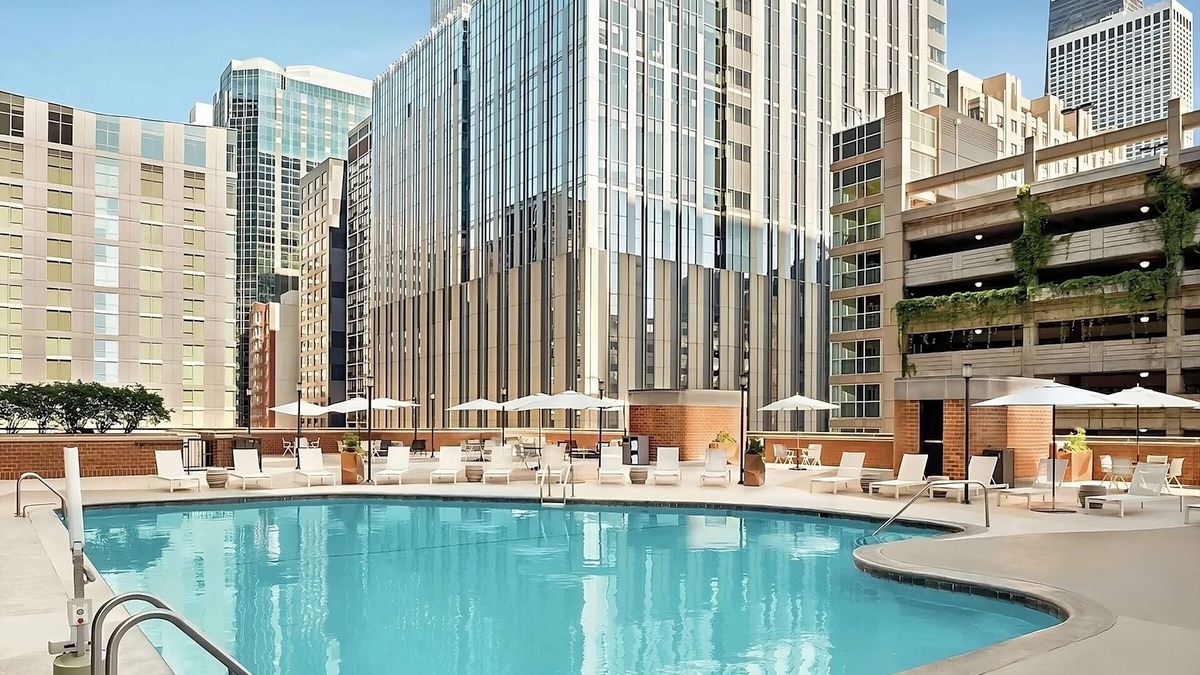Streeterville Hotel | Comfort & Convenience, 2 Relaxing Units, Outdoor Swimming Pool, Parking