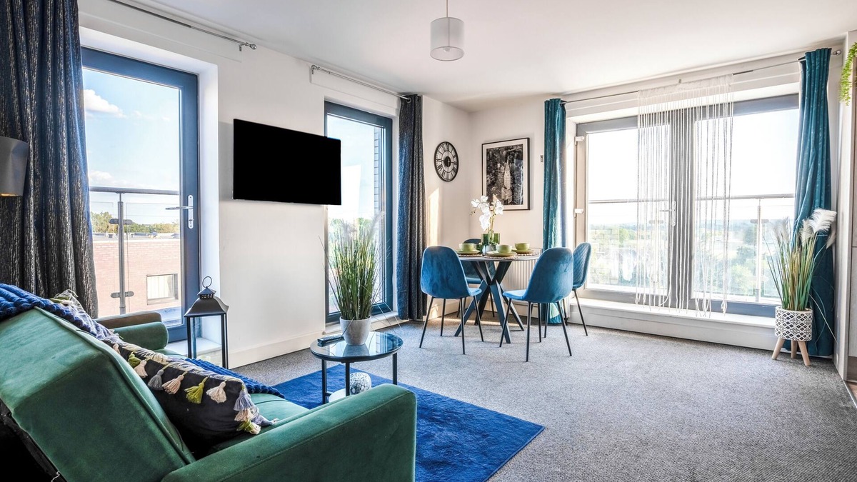 George Green Apartment | Comfort & Convenience near Heathrow | Free Parking