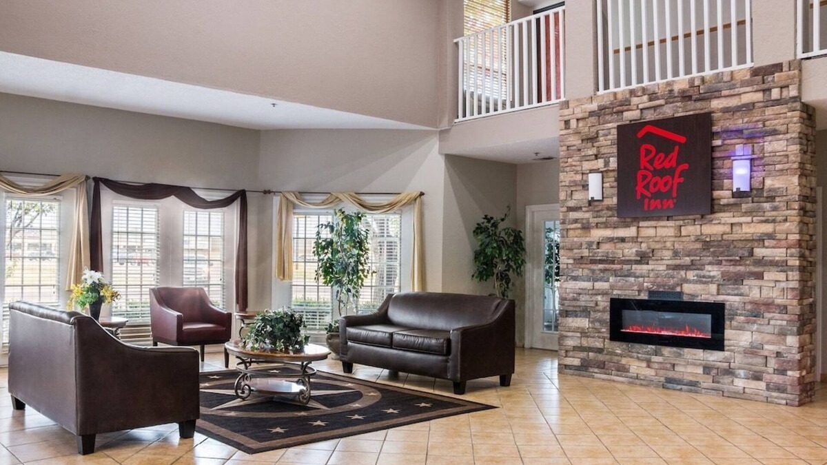 Dumas House | Comfort & Convenience! Pool, Pets Allowed, Near Window on the Plains Museum!