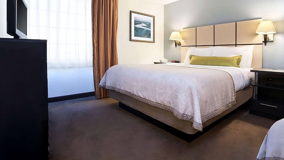 Las Colinas Hotel | Comfort & Convenience! w/Parking, Near Historic Main Street District!
