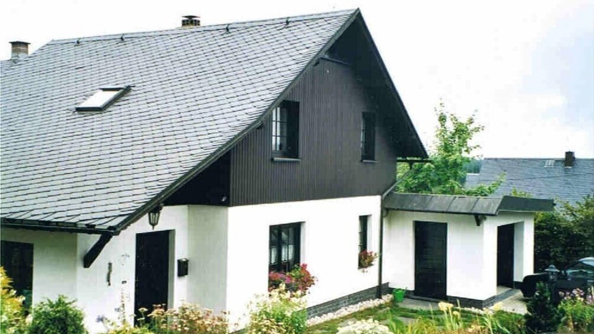 Muhlleithen House | comfortable in a quiet, wooded area, hiking and biking directly from the holiday home