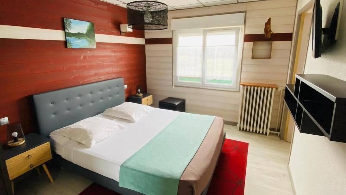 Girmont-Val-d'Ajol Apartment | Comfort double room with shower