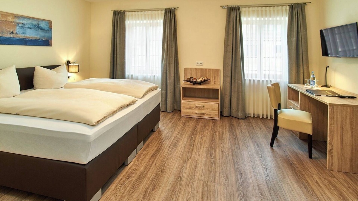 Neustadt an der Donau Apartment | Comfort double room for up to two people