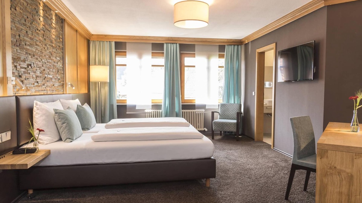 Donzdorf Apartment | Comfort double room with shower and WC