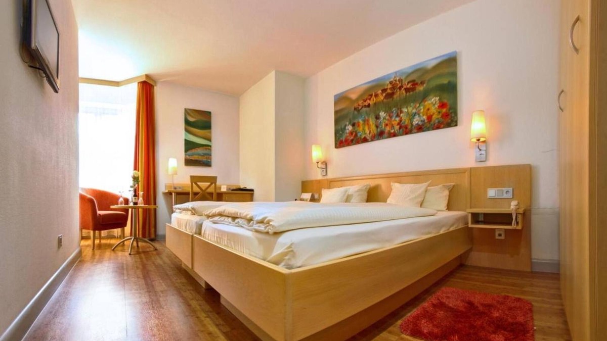 Ehingen Apartment | Comfort double room with shower and WC