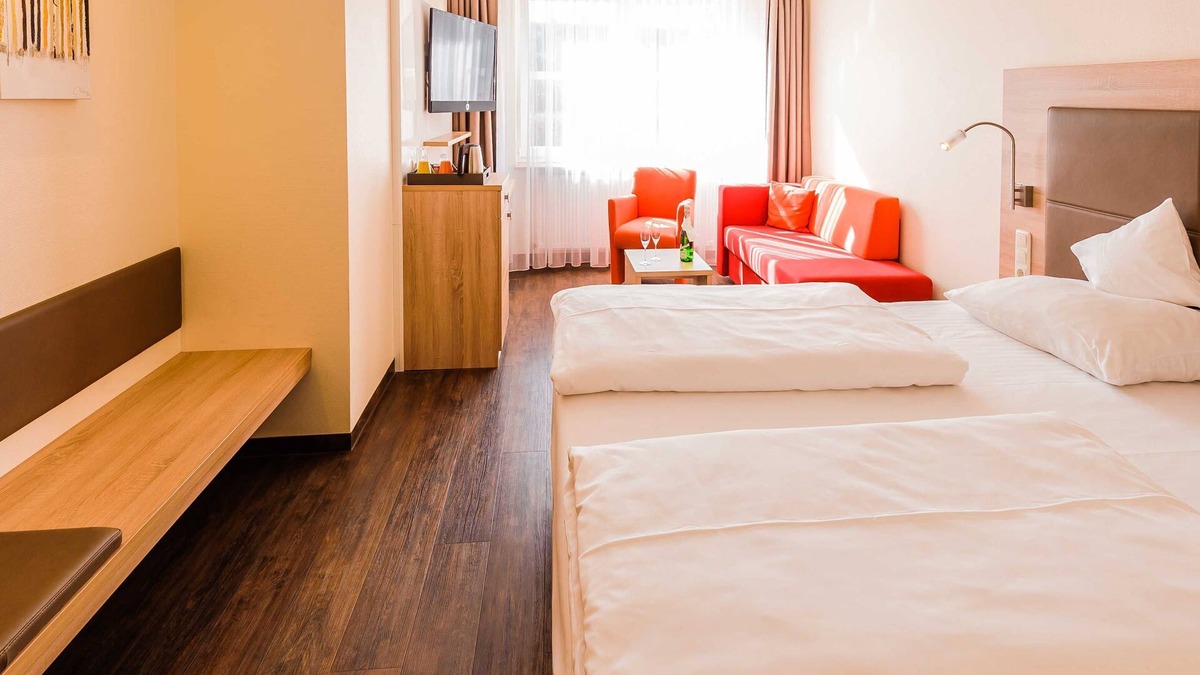 Buxtehude House | Comfort Dreibettzimmer - Hotel An der Linah
