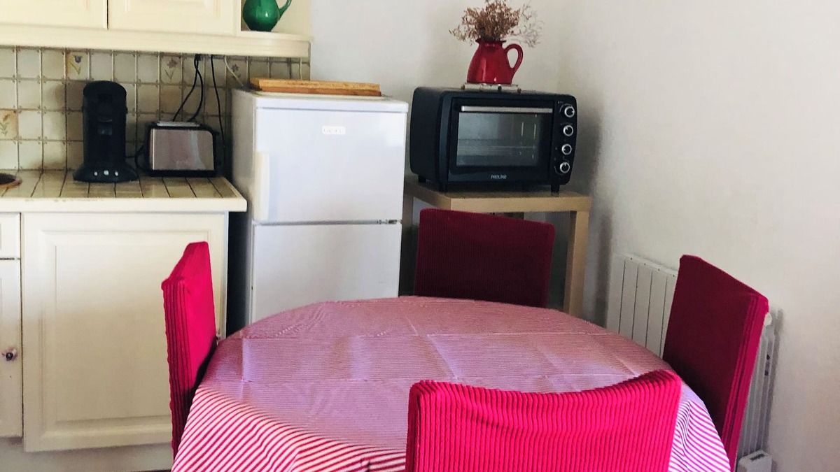 Saintes-Maries-de-la-Mer Apartment | Comfortable apartment in a quiet, secure residence with trees