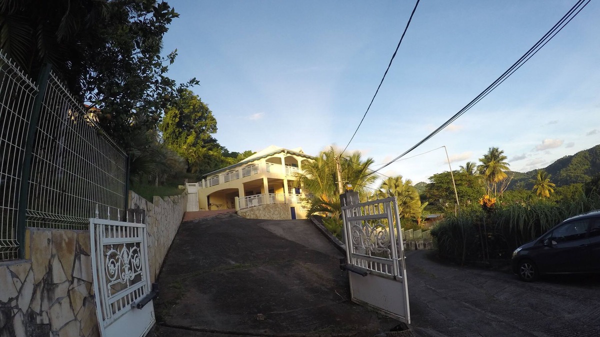 Riviere-Pilote House | comfort in nature countryside sea and hills - apartment in residence