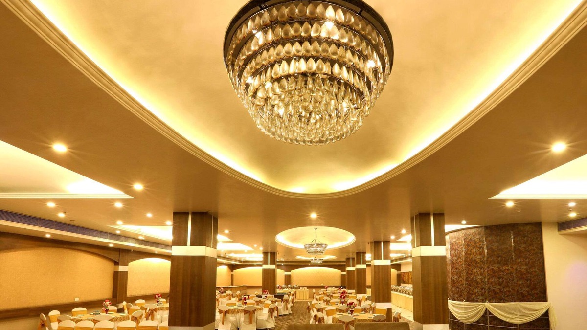 Ranjit Avenue Hotel | Comfort Inn Alstonia