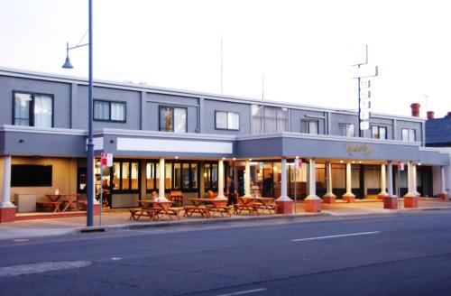 Albury Hotel | Comfort Inn Commodore Albury