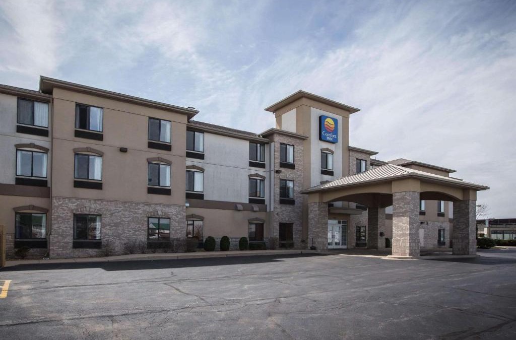 Village of Lakewood Hotel | Comfort Inn Crystal Lake - Algonquin