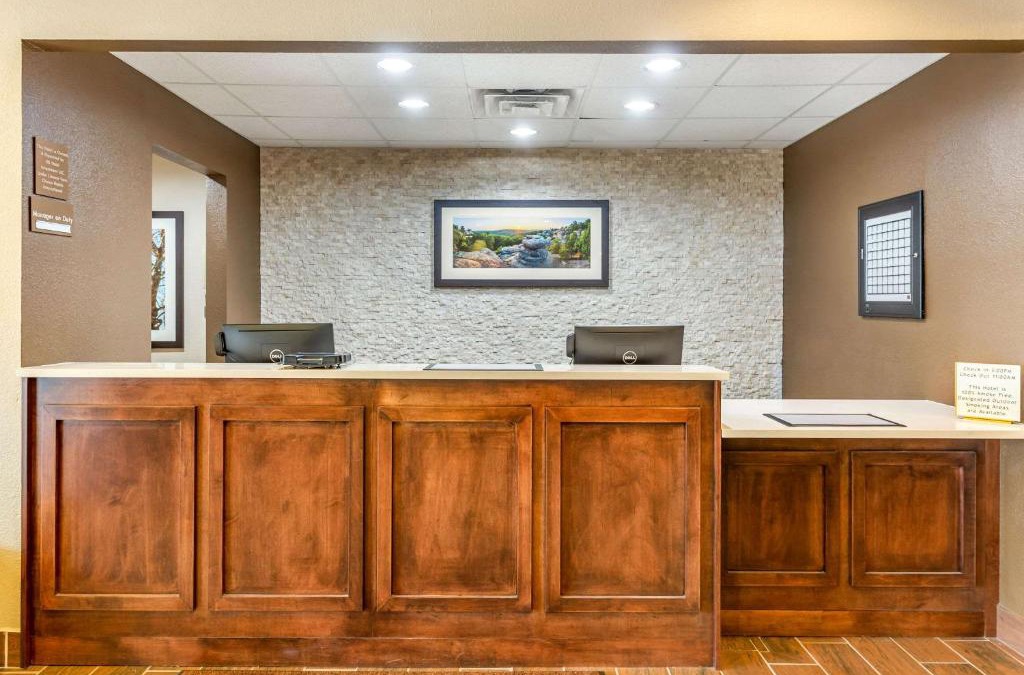 DeKalb Hotel | Comfort Inn DeKalb - University Area