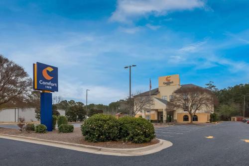 Cape Fear Hotel | Comfort Inn Fayetteville I-95