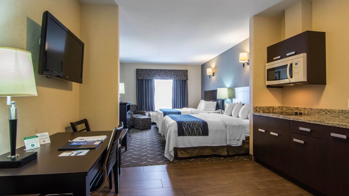 Fort Saskatchewan Hotel | Comfort Inn & Suites