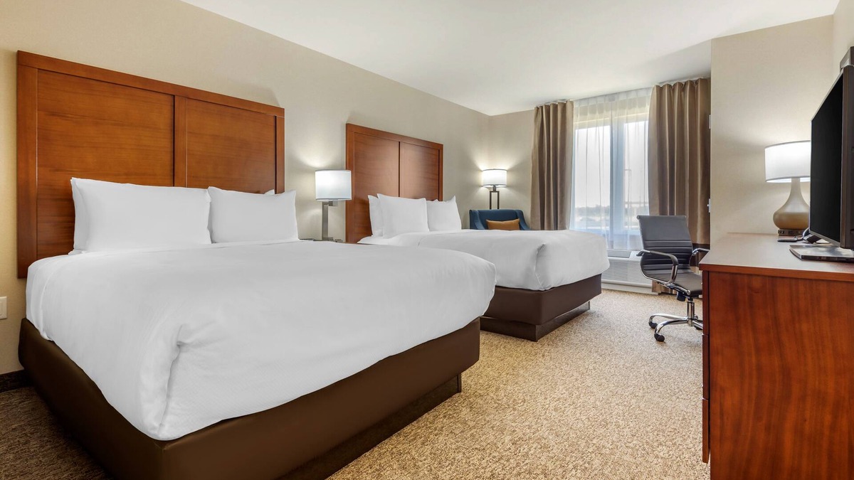 Napanee Hotel | Comfort Inn & Suites