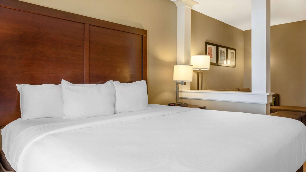 Birmingham Hotel | Comfort Inn & Suites at CrossPlex Village