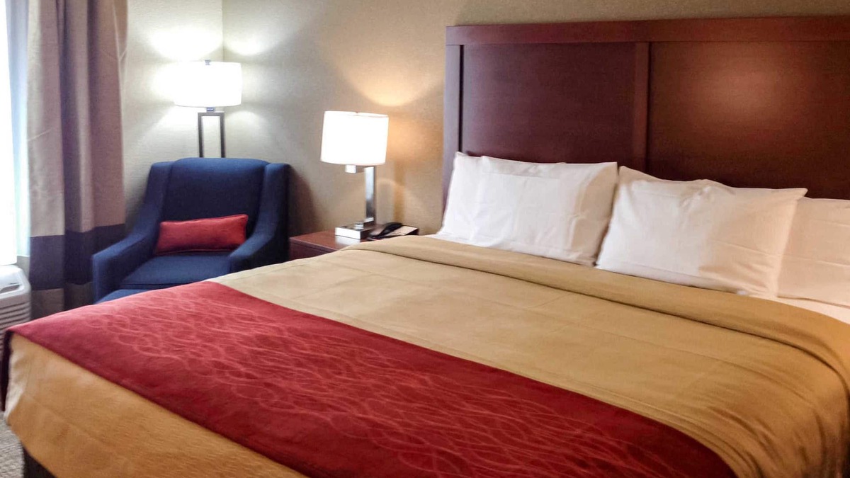 Augusta Hotel | Comfort Inn & Suites Augusta