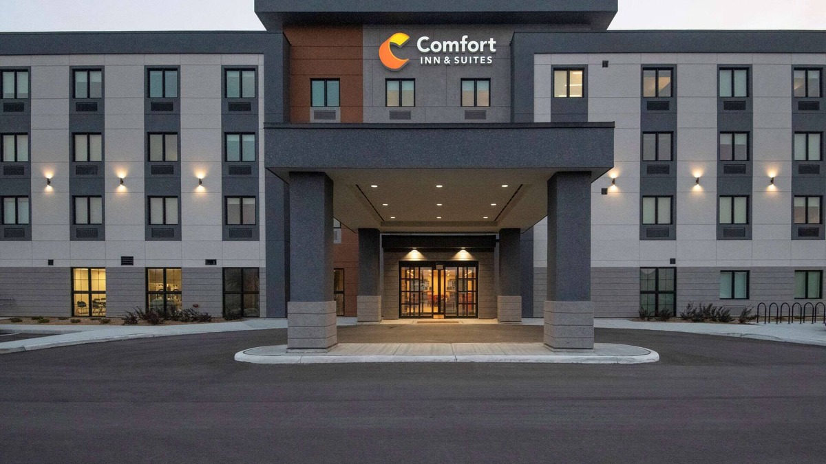 Carleton Place Hotel | Comfort Inn & Suites