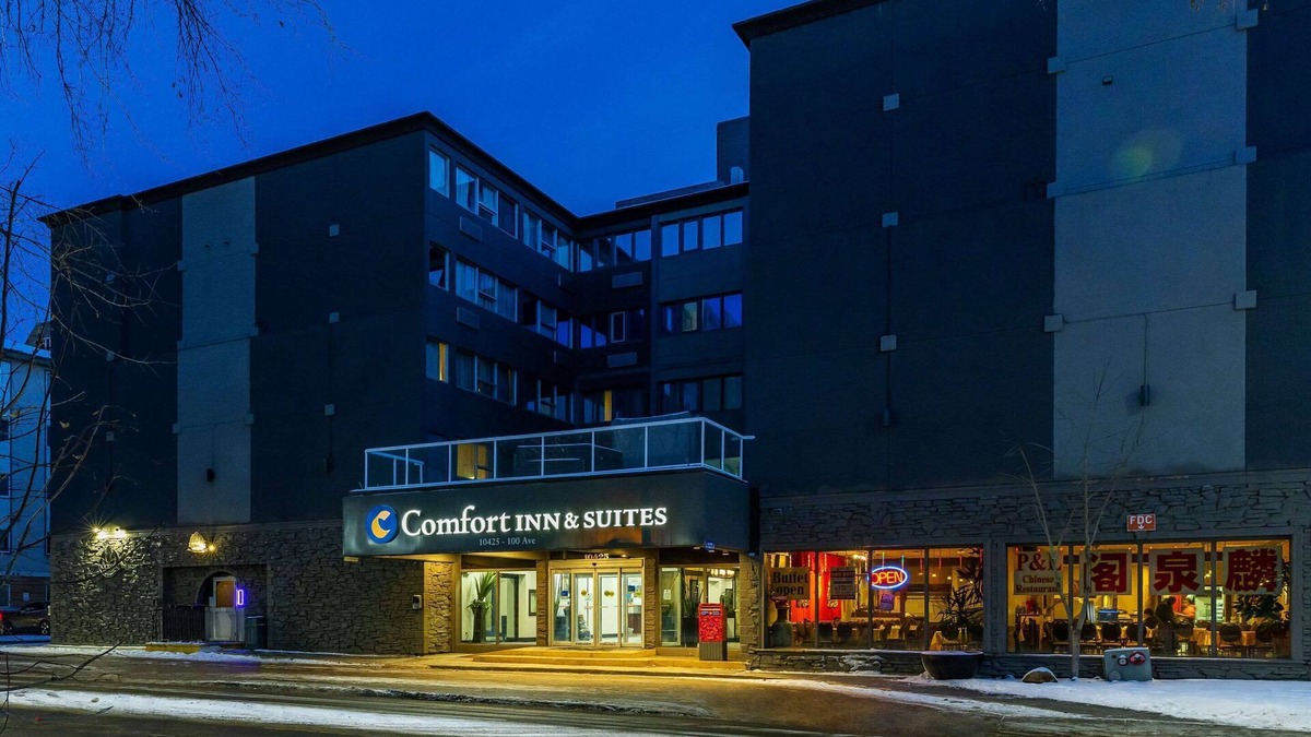 Downtown Edmonton Hotel | Comfort Inn & Suites Downtown Edmonton