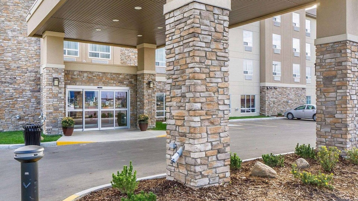 Nisku Hotel | Comfort Inn & Suites Edmonton International Airport