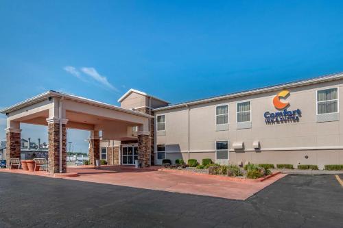 Junction City Hotel | Comfort Inn & Suites Junction City - near Fort Riley