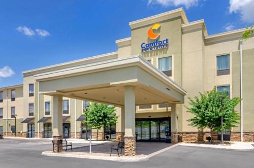 Lynchburg Hotel | Comfort Inn & Suites Lynchburg Airport - University Area