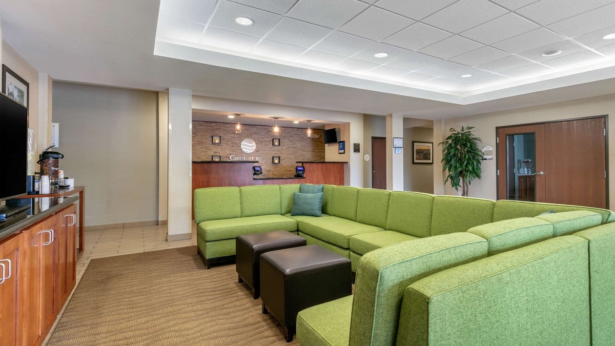 Marion Hotel | Comfort Inn & Suites Marion I-57