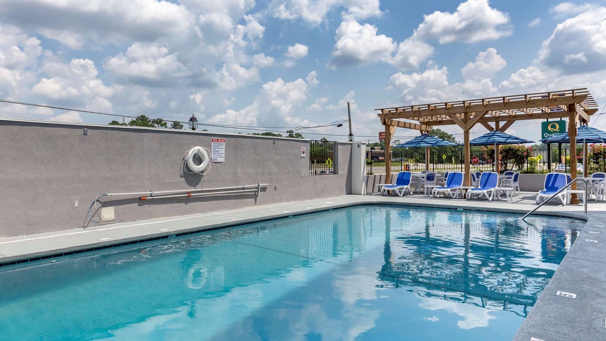 Pine Forest Hotel | Comfort Inn & Suites Spring Lake - Fayetteville near Fort Bragg