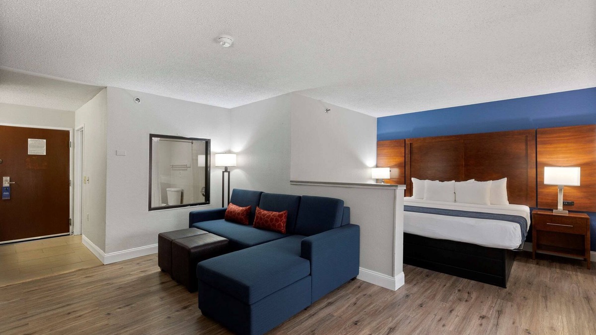 Hazelwood Hotel | Comfort Inn & Suites St. Louis - Hazelwood