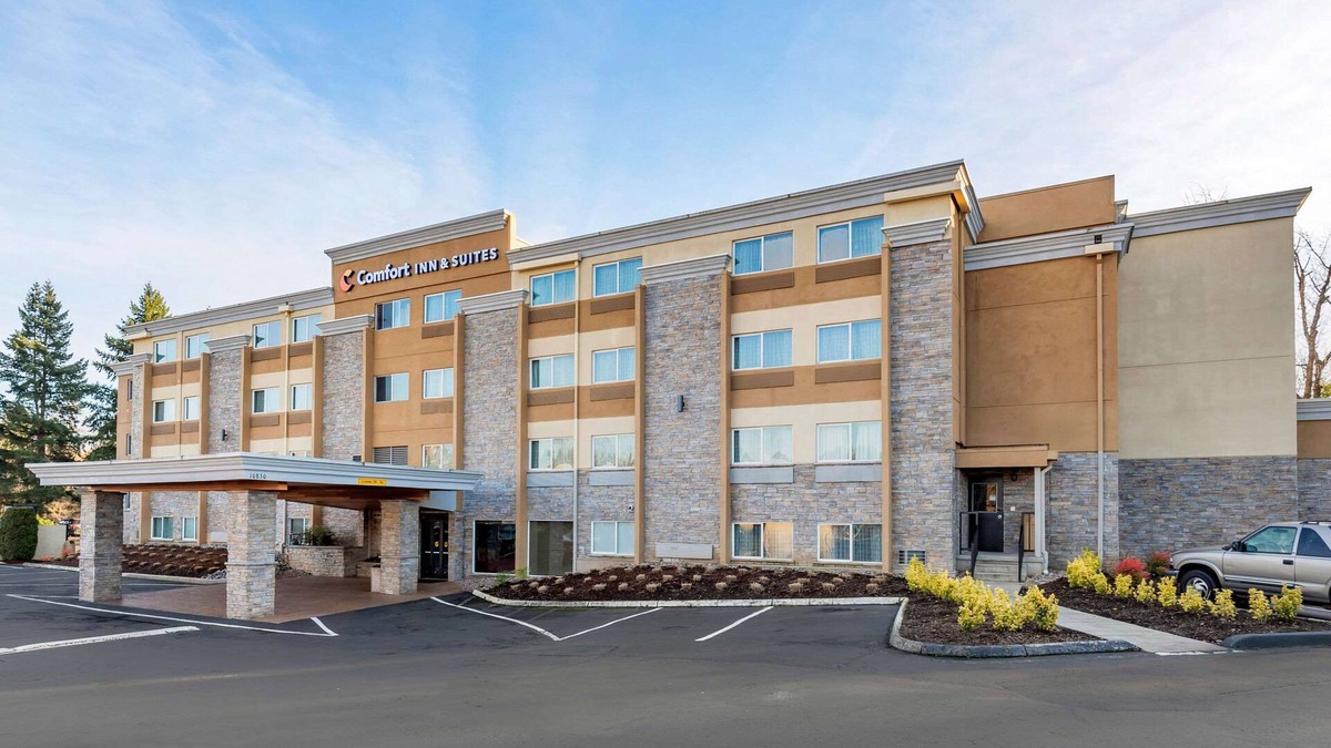 Greenburg Hotel | Comfort Inn & Suites Tigard near Washington Square