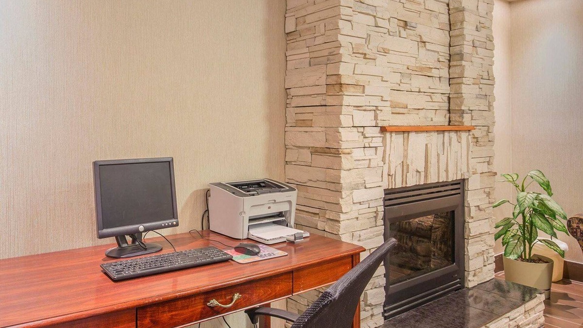 Banff Trail Hotel | Comfort Inn & Suites University