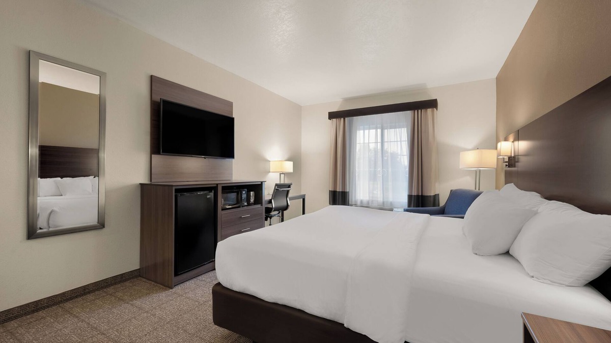 Fenton Hotel | Comfort Inn & Suites