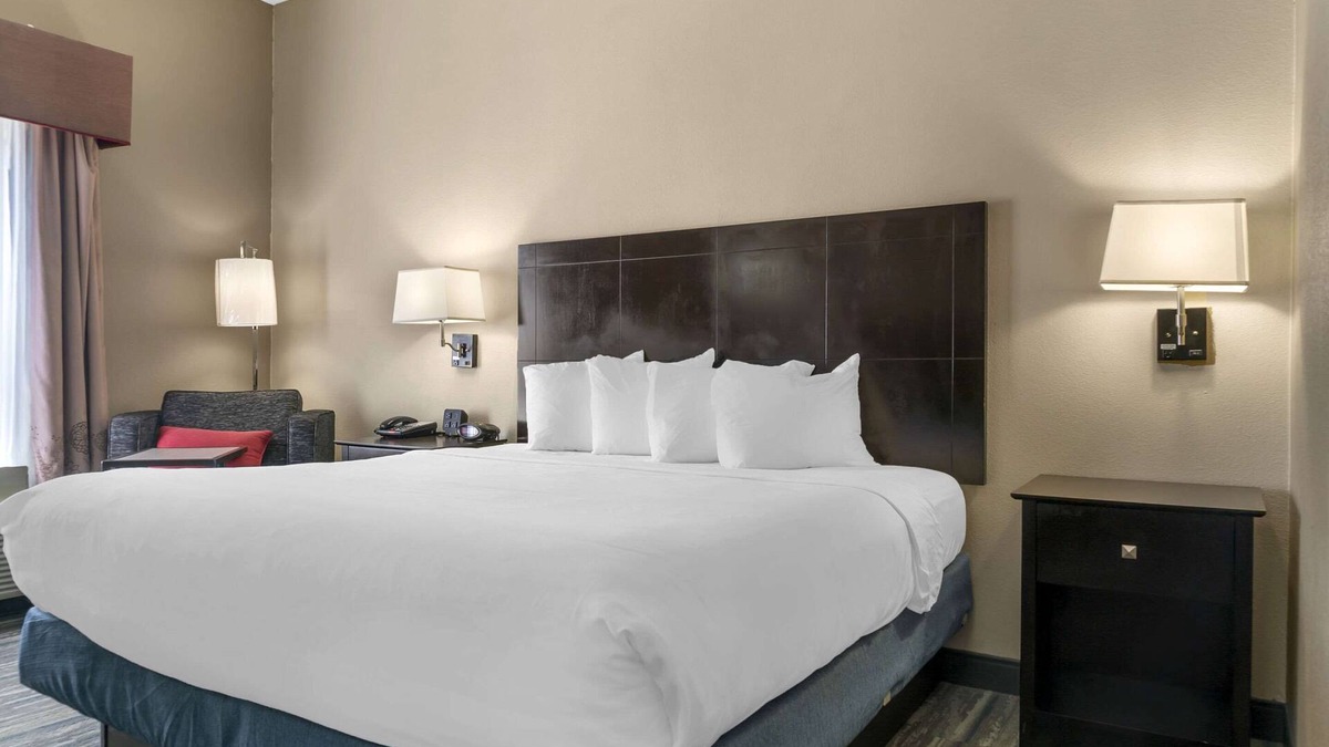 Bedford Hotel | Comfort Inn & Suites