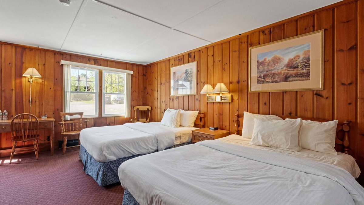 Littleton Hotel | Comfort Meets Charm - 2 Queen Beds