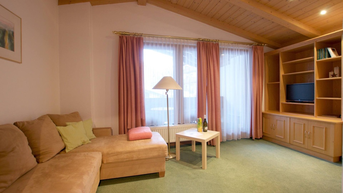 Ausservillgraten Apartment | Comfort One-Bedroom Apartment with Balcony