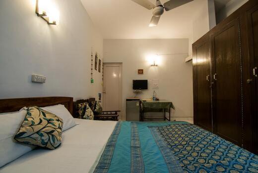 Safdarjung Enclave Bed & Breakfast | Comfort Point Bed & Breakfast