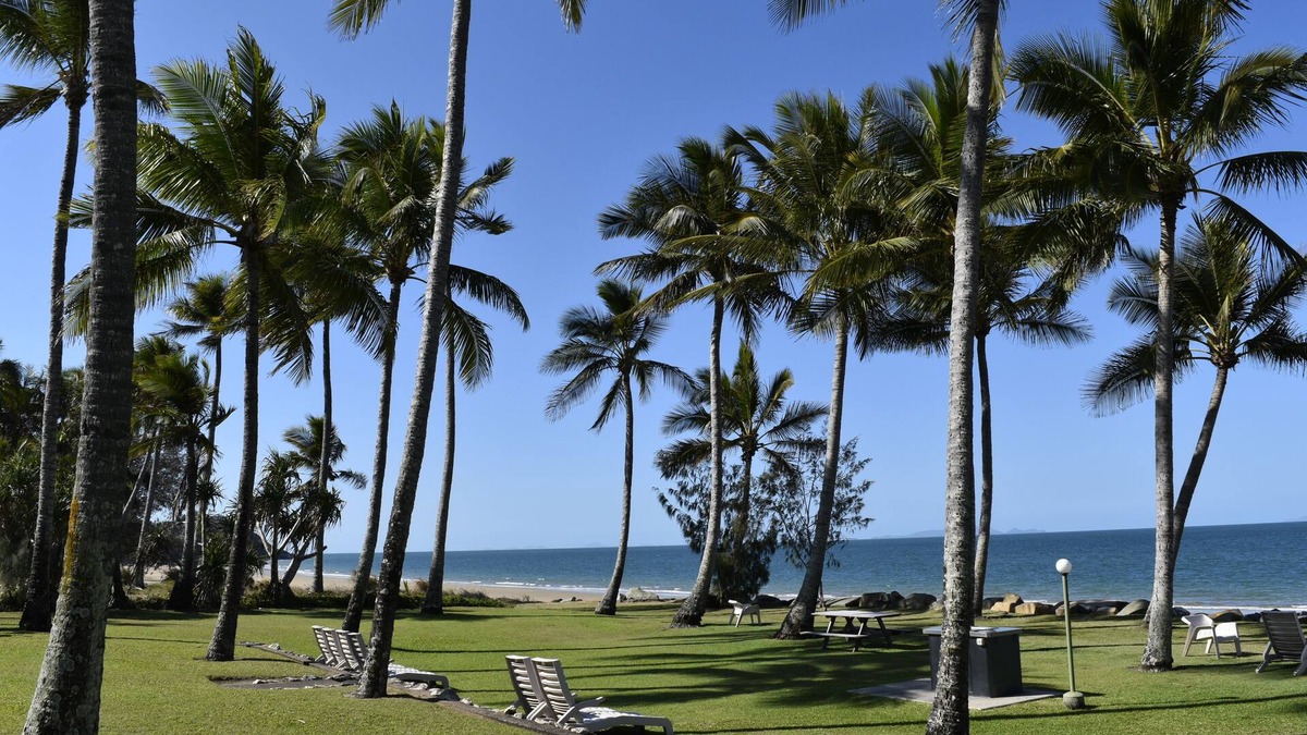 Blacks Beach Hotel | Comfort Resort Blue Pacific