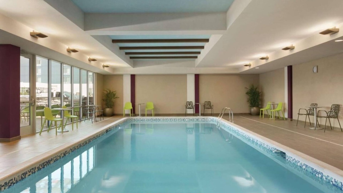 Williamsville Hotel | Comfort Retreat! Onsite Pool, Free Hot Breakfast, Parking, Pets Allowed!