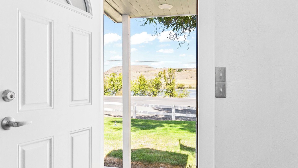 Asotin County House | Comfort & River Views! 2-bedroom house in charming Asotin, Washington.