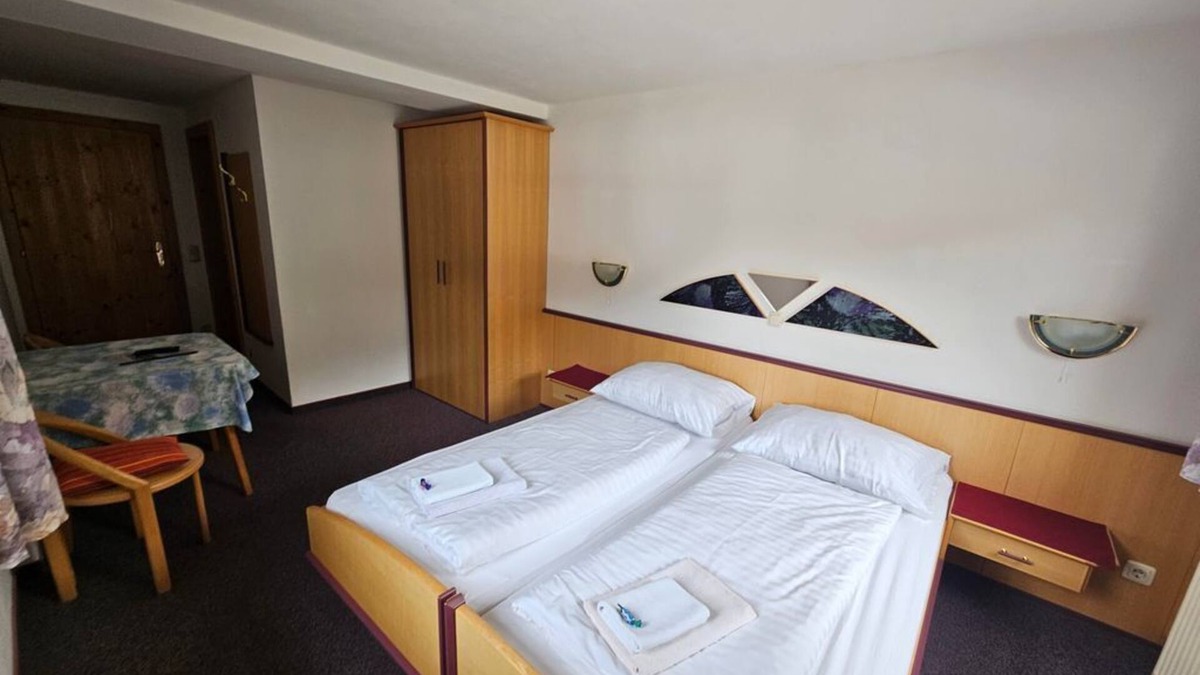 Goeriach Bed & Breakfast | Comfort Room Sunflower - Gasthof Lacknerhof