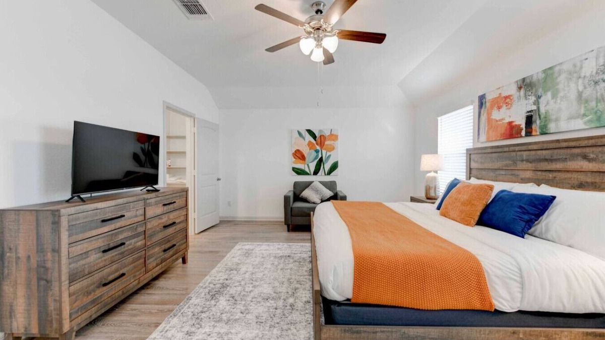 Hutto House | Comfort & Space:4BRHome in Hutto