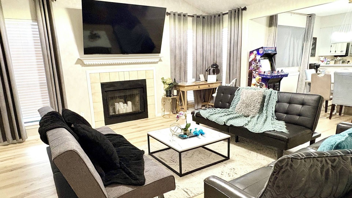 South Arlington House | Comfort stay near AT&T stadium-Six flags-free 5 mins walk to the stadium.