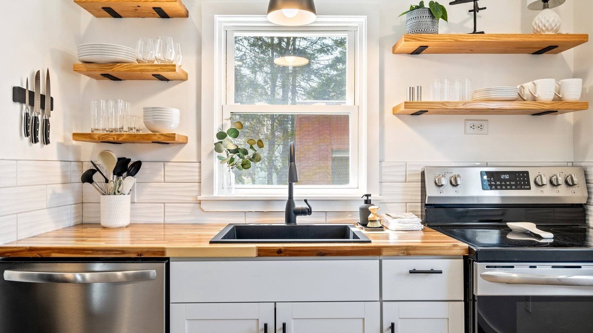 Bangor House | Comfort, Style, and Convenience