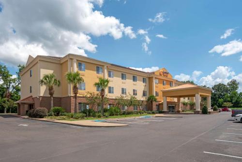 Alexandria Hotel | Comfort Suites Alexandria North