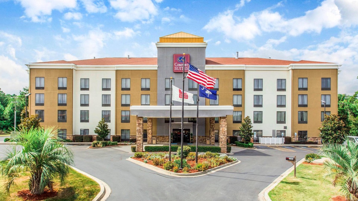 Clinton Hotel | Comfort Suites Clinton near Presbyterian College